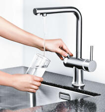 Смеситель для кухни Omoikiri Hotaru-C-WH хром/белый Смеситель для кухни Omoikiri Hotaru-C-WH хром/белый