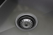 Кухонная мойка из нержавейки BLANTEK LS-5848HN Honeycomb Nano black