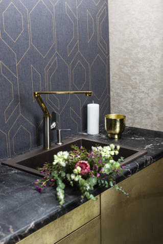 Смеситель для кухни Omoikiri Tara-LG-GM светлое золото/вороненая сталь