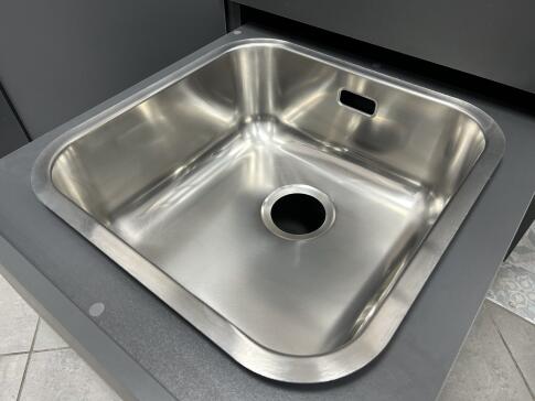 Кухонная мойка из нержавейки Omoikiri Omi 44-U/I-IN Quadro нержавеющая сталь