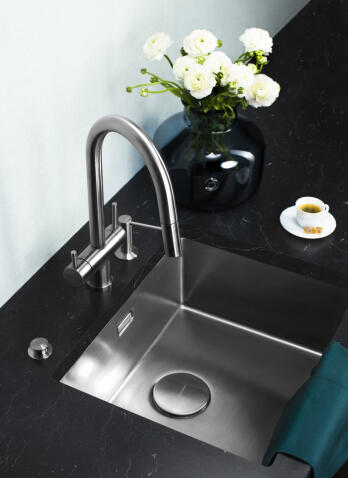 Смеситель для кухни Omoikiri Akita-S-BN нержавеющая сталь