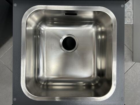 Кухонная мойка из нержавейки Omoikiri Omi 44-U/I-IN Quadro нержавеющая сталь