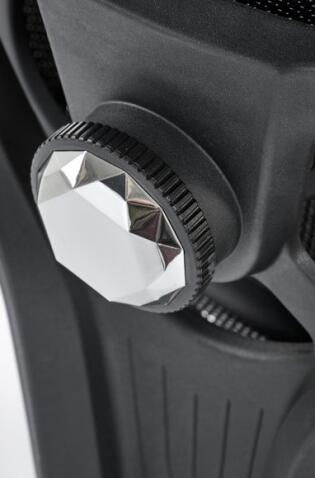 Кресло компьютерное HALMAR OSVALDO черный