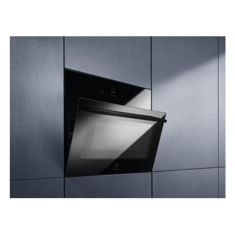 Духовой шкаф ELECTROLUX компактный с СВЧ EVL8E08Z