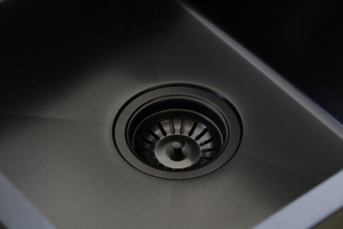 Кухонная мойка из нержавейки BLANTEK LS-5848SNB Snake texture black